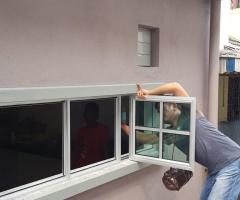 Kerja berkaitan pemasangan aluminium dan pintu glass