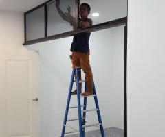 Kerja berkaitan pemasangan aluminium dan pintu glass