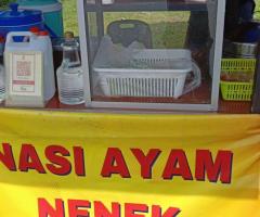 Nasi ayam Nenek dibuka 10am sampai 7pm  setiap hari kecuali hari Ahad tutup